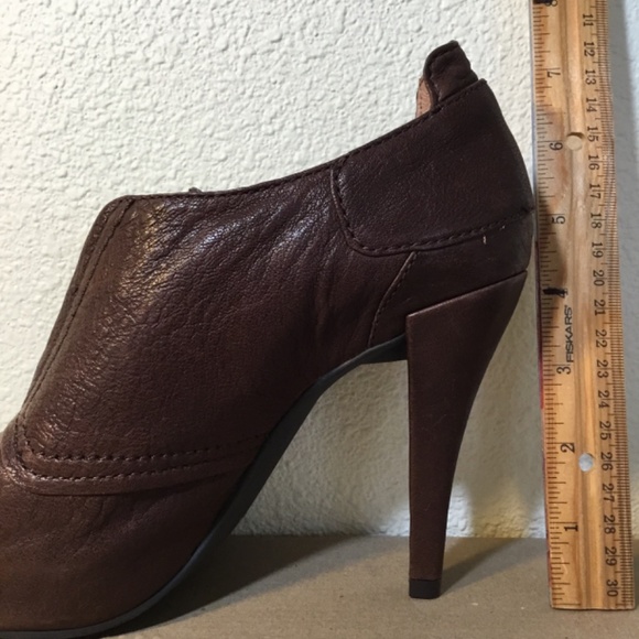 Vince Camuto Brown Leather Heels Size 8 - Picture 10 of 11